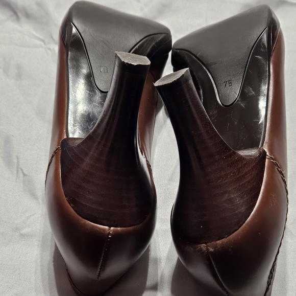 Talbots Brown, Leather Heels, Size 7 - Picture 2 of 5